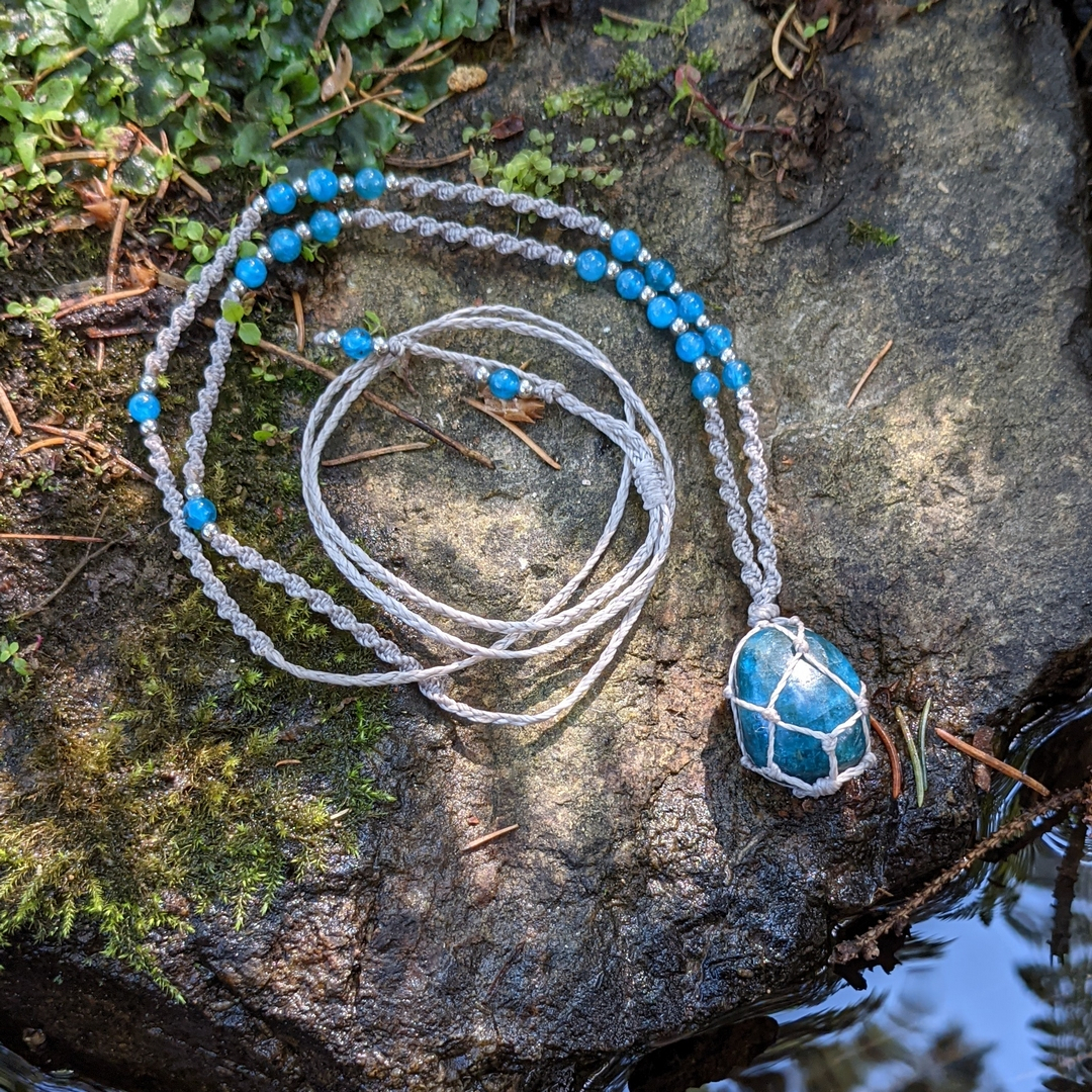 Macrame amulet apatit