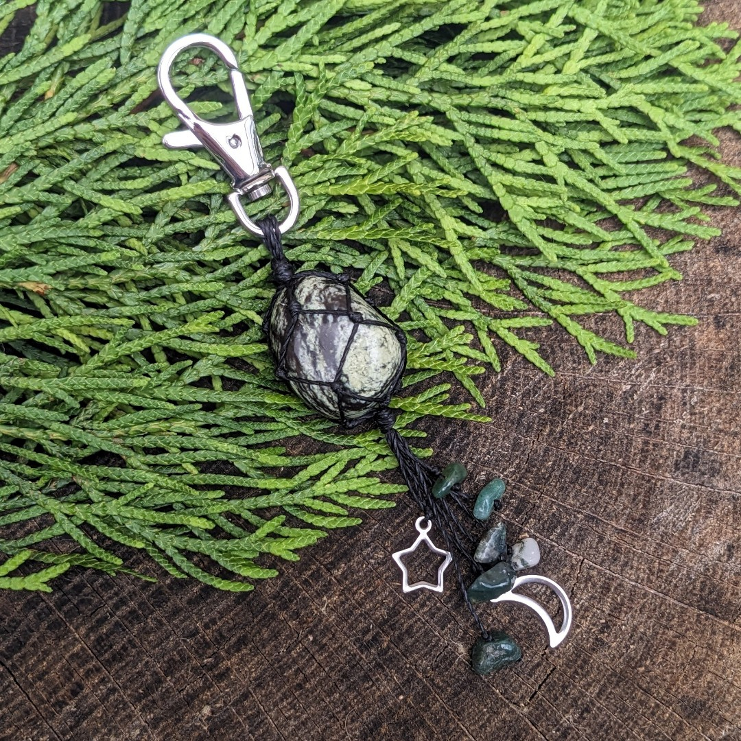 Macrame klíčenka/ amulet/ talisman mechový achát