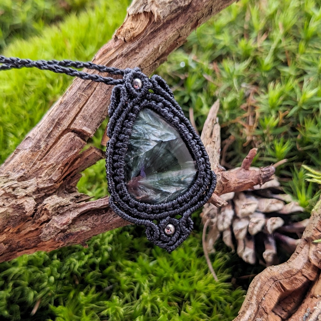 Macrame amulet - náhrdelník - přívěsek - serafini