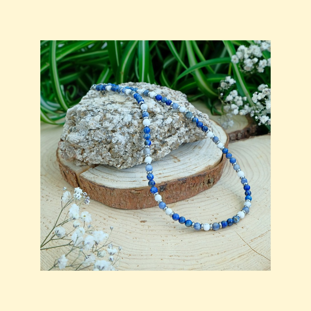 Choker z minerálních korálů lapis lazuli, howlit a křemene se sodalitem