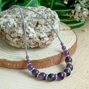 náhrdelník z minerálního kamene ametystu