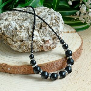 náhrdelník z minerálního kamene obsidiánu