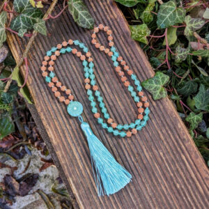 japa mala náhrdelník z mineralního kamene avanturínu a rudrakshi.