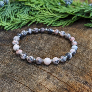 Náramek z minerálního kamene zebrovaného jaspisu a chirurgické oceli