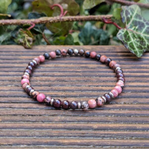 náramek z minerálních kamenů granátu a rodonitu
