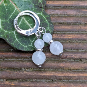 naušnice z minerálního kamene bílého jadeitu