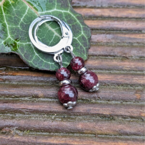 Naušnice z minerálního kamene granátu