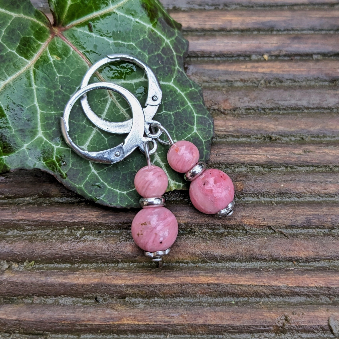 naušnice z minerálního kamene rodonitu