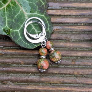 naušnice z minerálního kamene unakitu