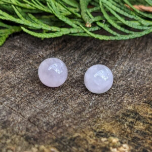 Naušnice z minerálního kamene růženínu