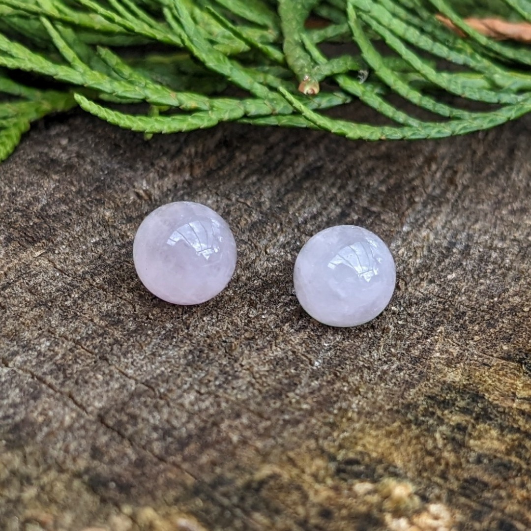 Naušnice z minerálního kamene růženínu