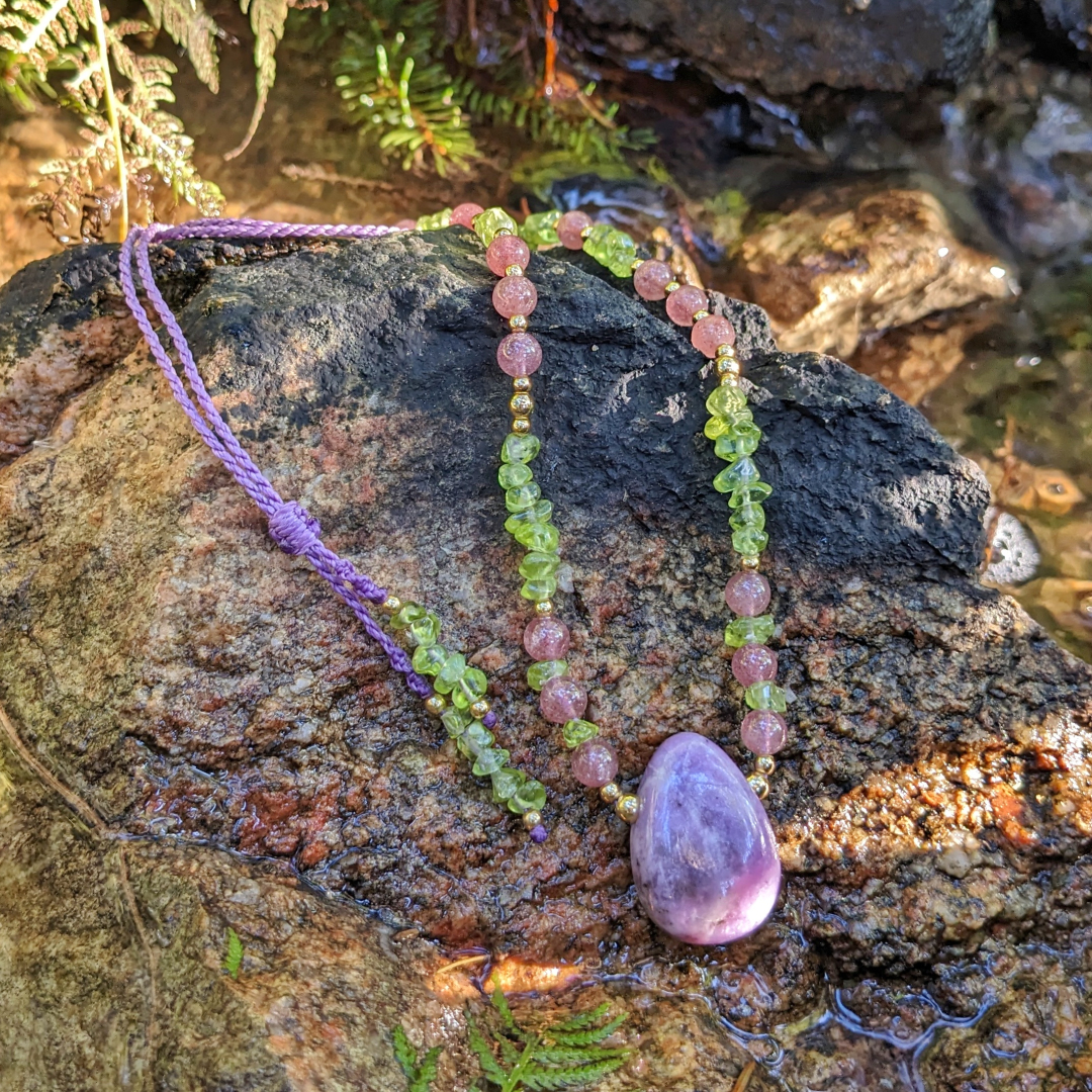 náhrdelník z minerálních kamenů